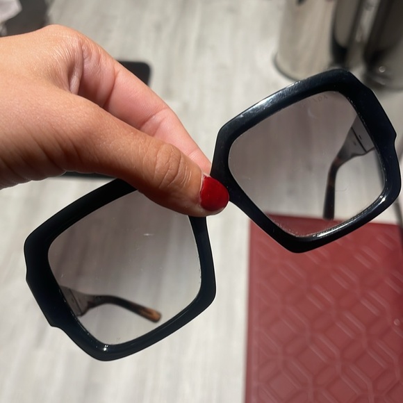 🎉HP🎉Prada oversized sunglasses - Picture 2 of 7